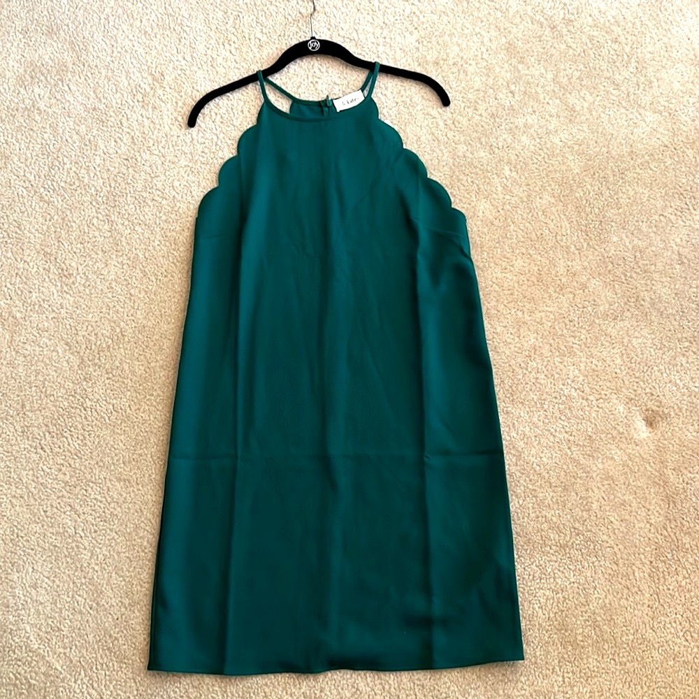 Scalloped sleeveless hunter green dress
